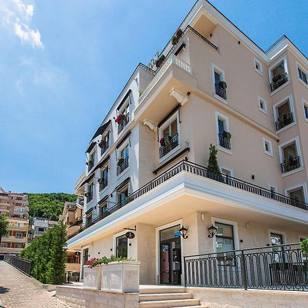 בודווה Hotel Crown מראה חיצוני תמונה