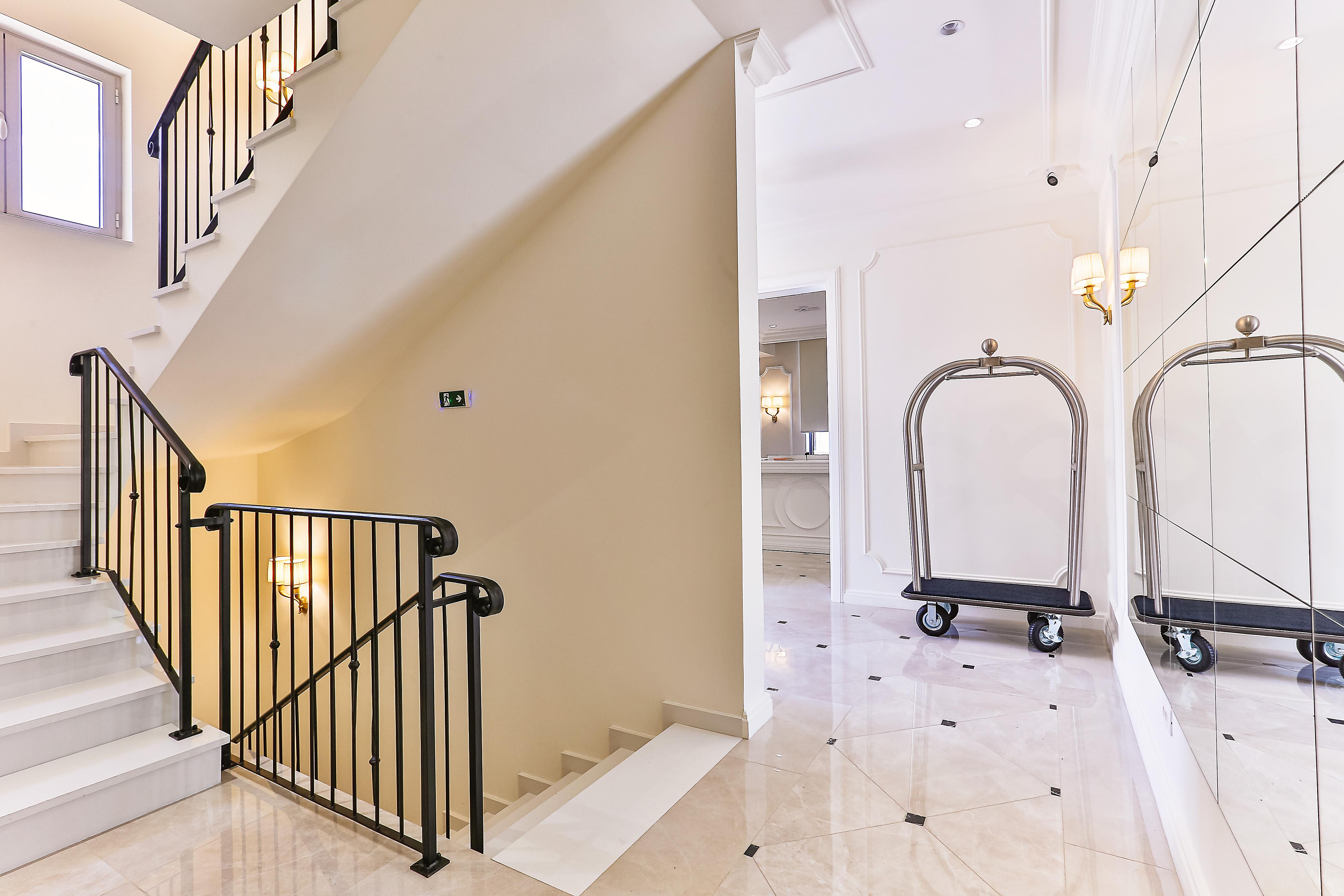 בודווה Hotel Crown מראה חיצוני תמונה