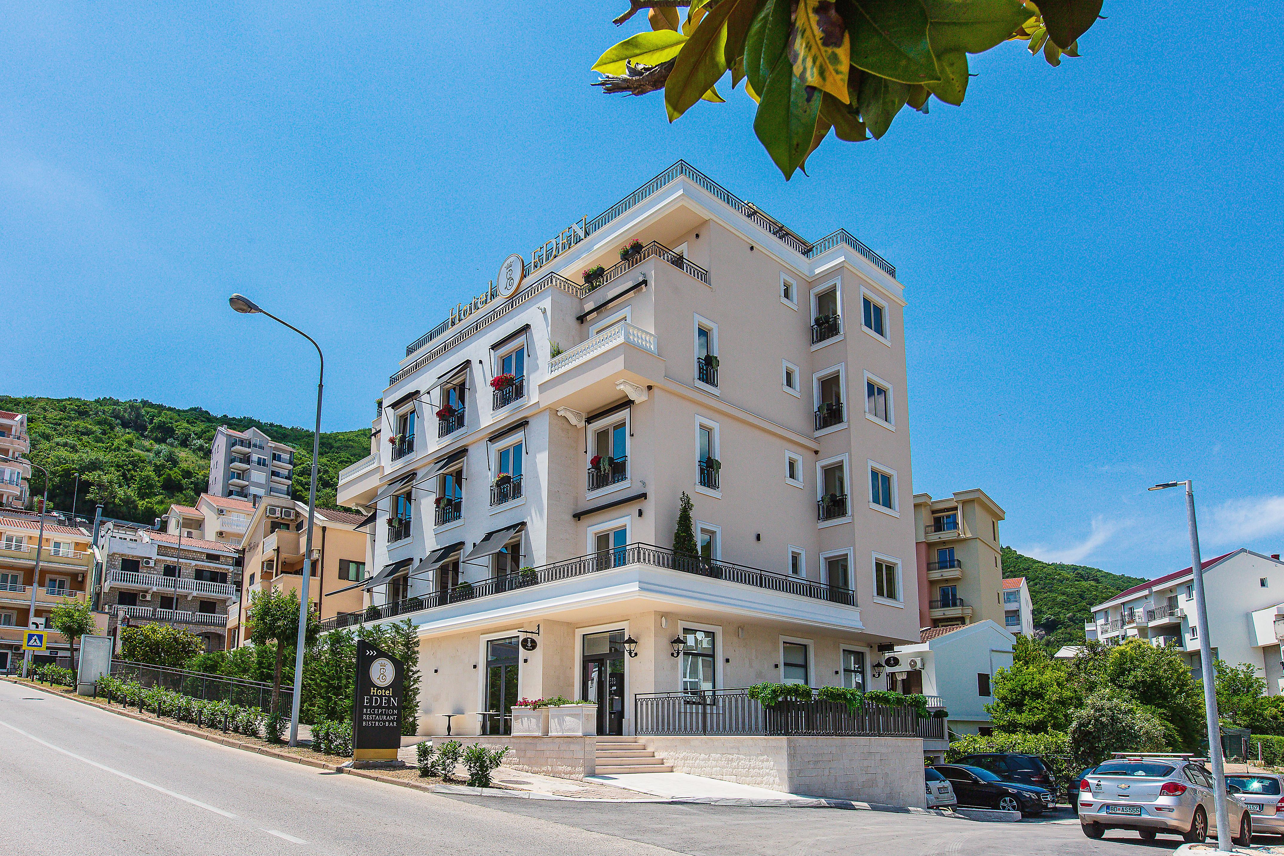 בודווה Hotel Crown מראה חיצוני תמונה