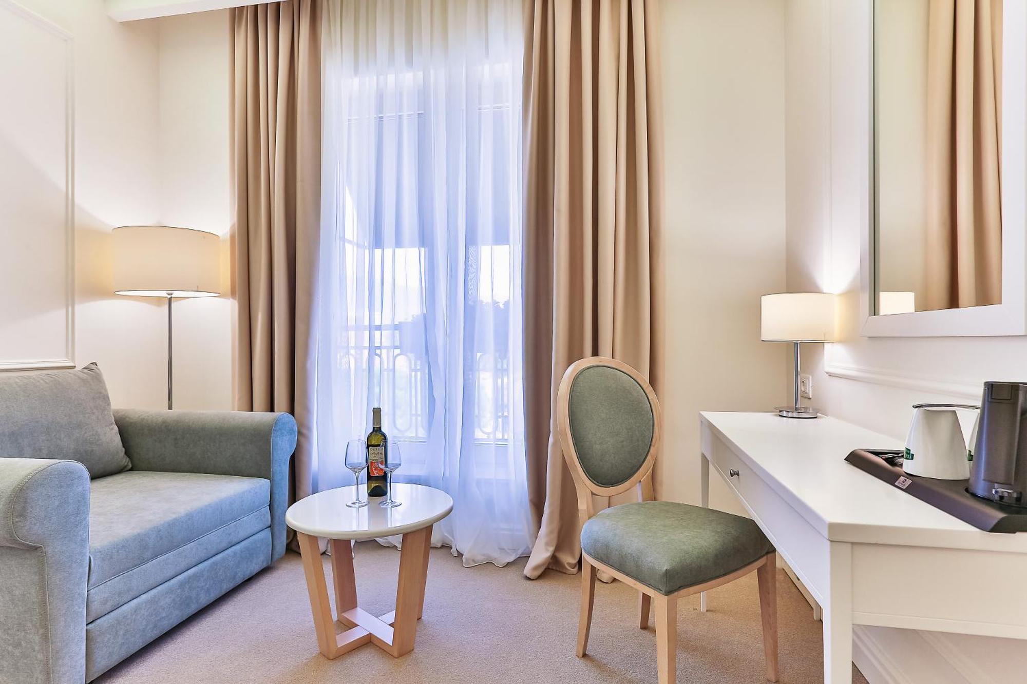 בודווה Hotel Crown מראה חיצוני תמונה