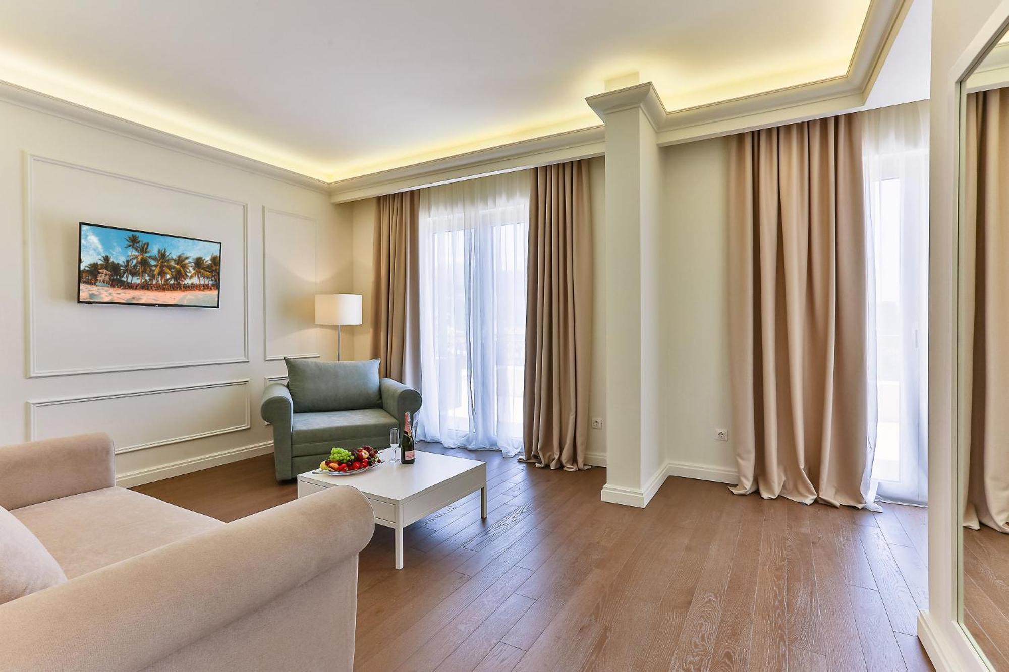 בודווה Hotel Crown מראה חיצוני תמונה