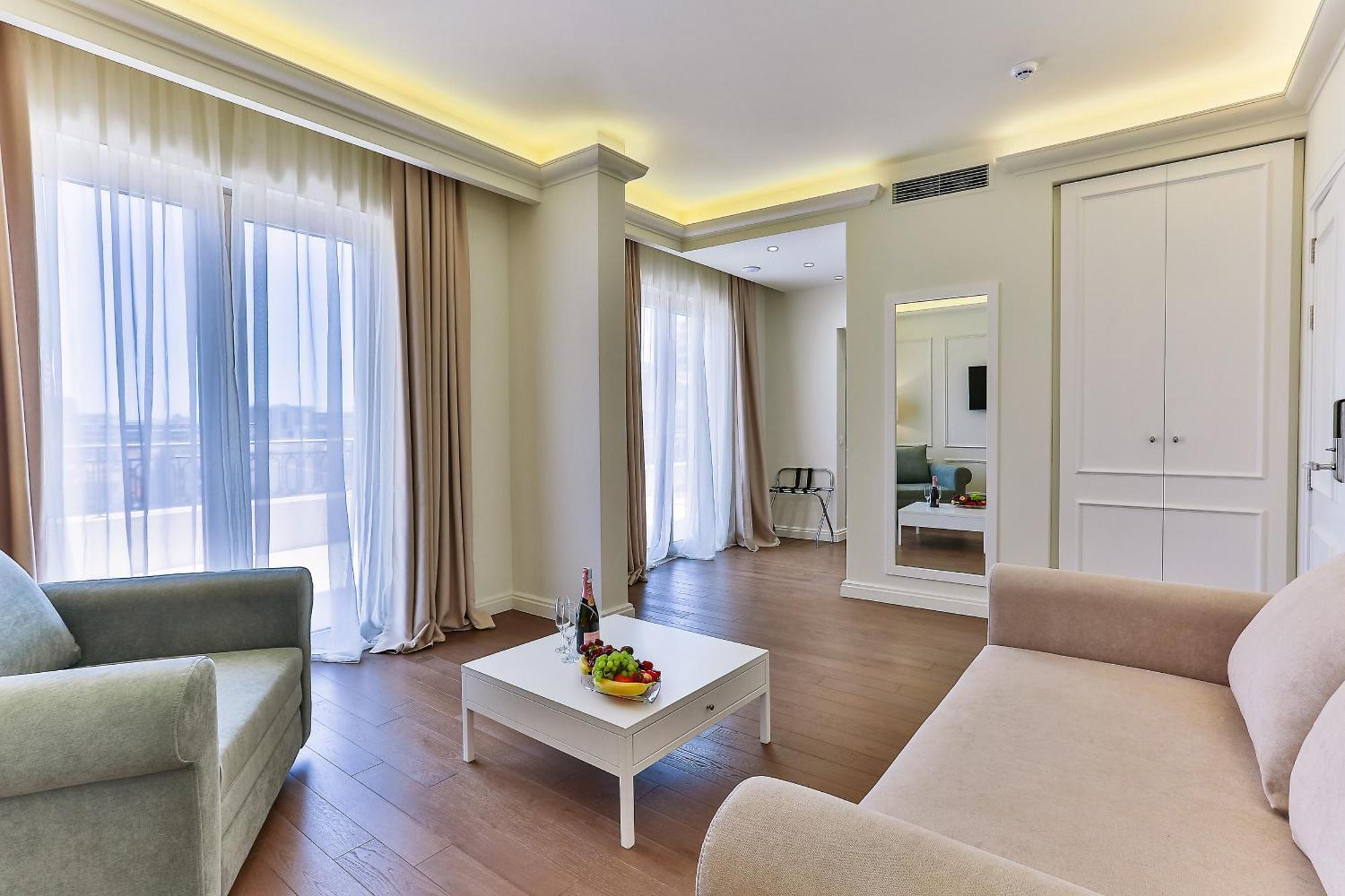 בודווה Hotel Crown מראה חיצוני תמונה