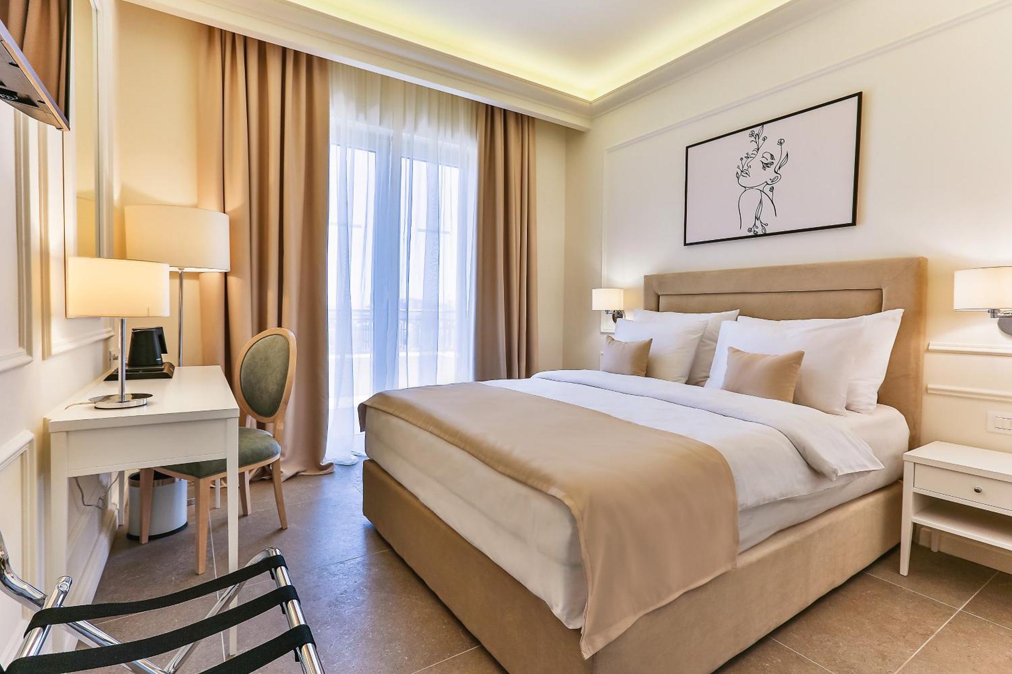 בודווה Hotel Crown מראה חיצוני תמונה